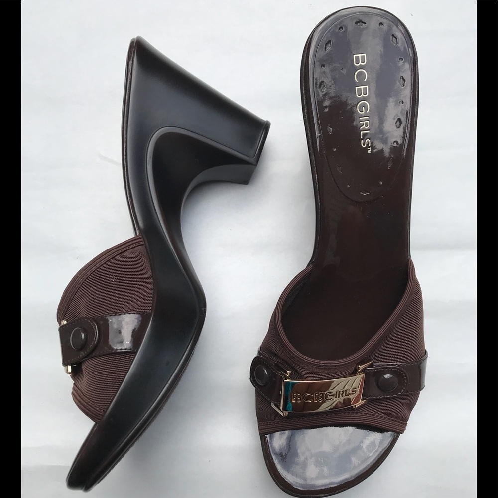 BCBGIRLS WOMEN’S BROWN PLATFORM SANDALS